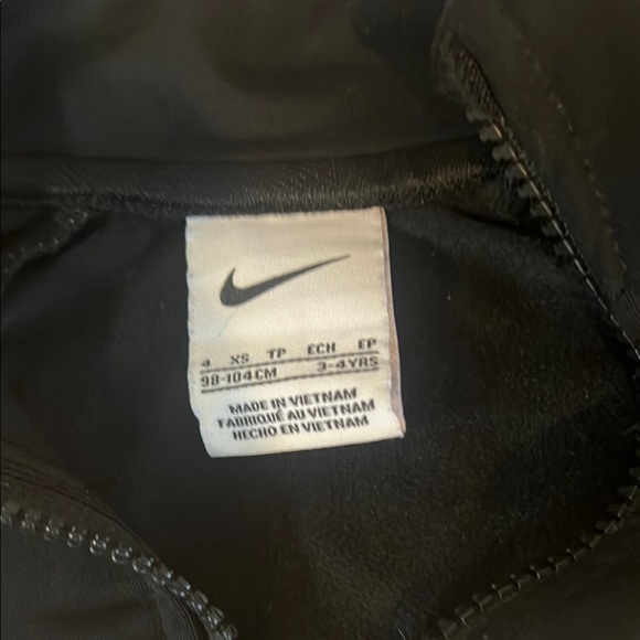 Nike Black and Red Athletic Set Kids 4T - Picture 4 of 11